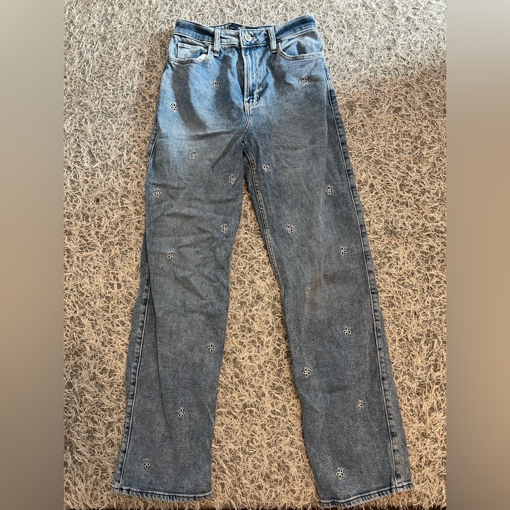 Women’s Hollister Ultra High-Rise Dad Jeans Embroidered Flowers Size 26R